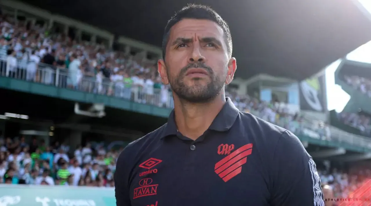 Lucho foi auxiliar técnico de Alberto Valentin no Athletico-PR em 2022