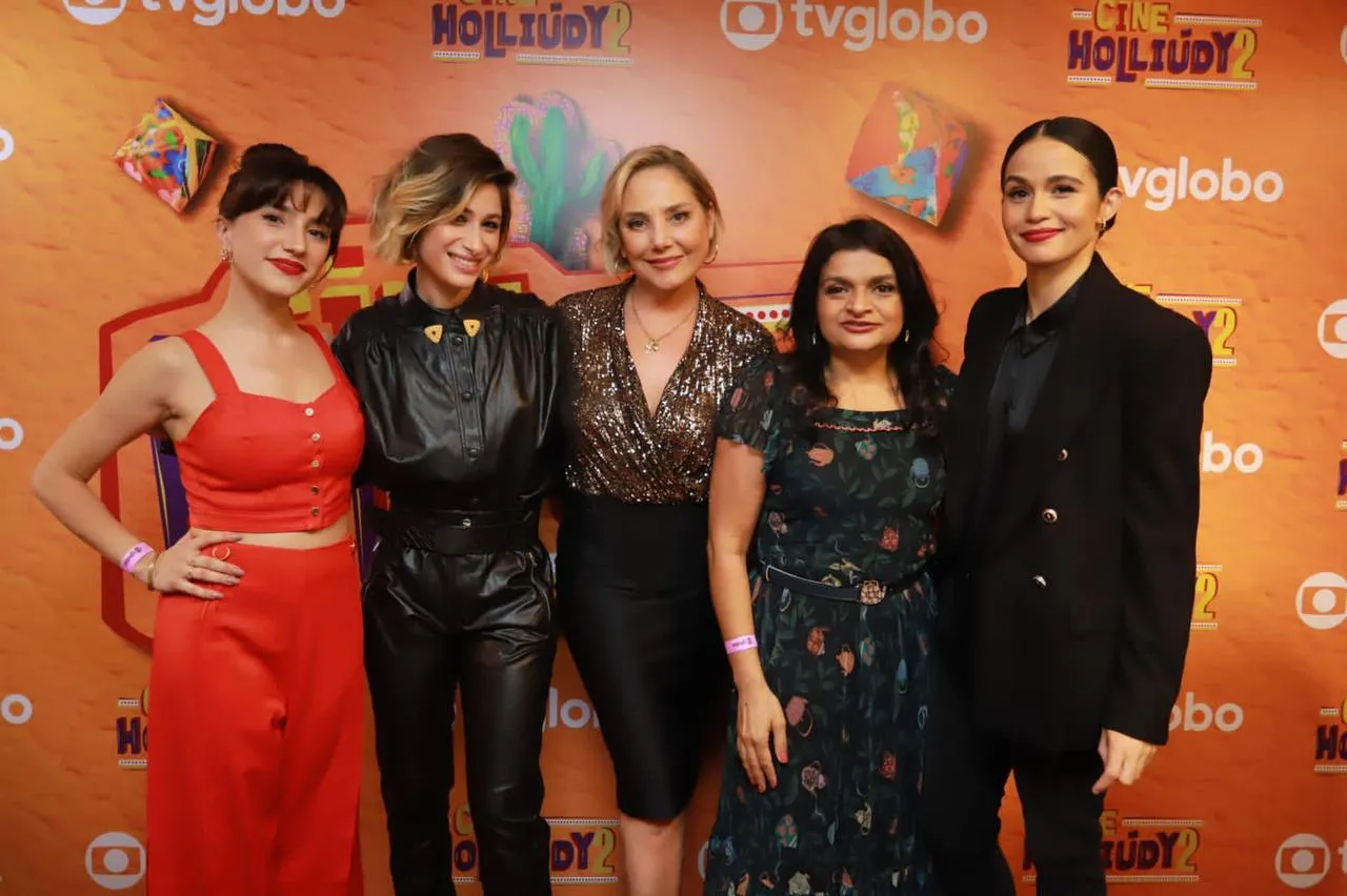 Lorena Comparato, Luisa Arraes, Heloísa Périssé, Solange Teixeira e Nanda Costa