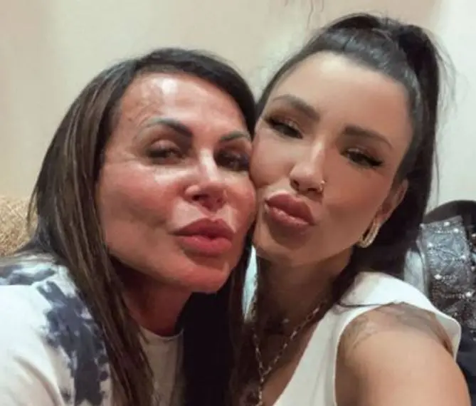 Imagem da notícia: Gretchen bloqueia a filha, Jenny Miranda, nas redes sociais