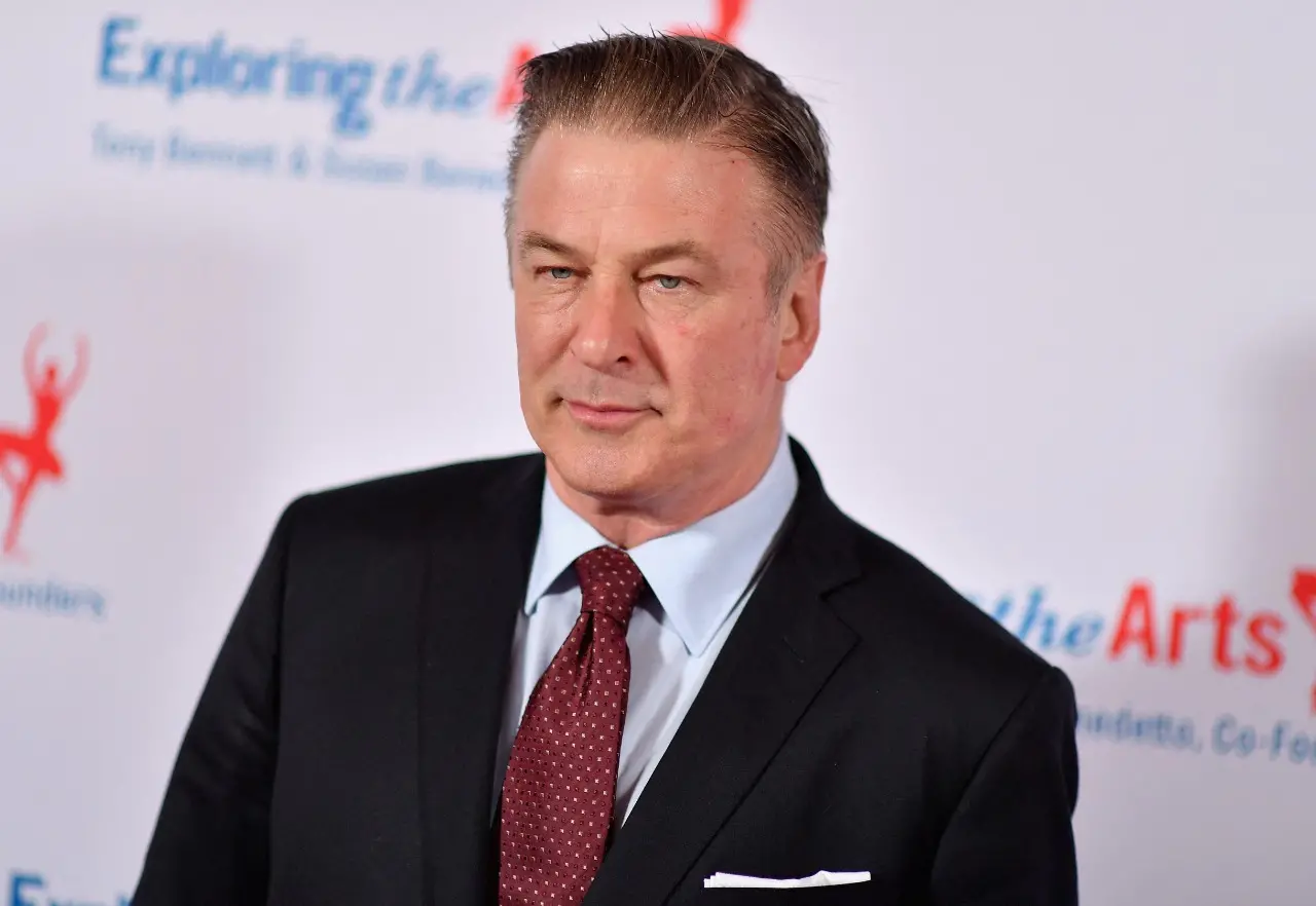 Imagem da notícia: Após tragédia no set de Rust, Alec Baldwin diz que perdeu trabalhos