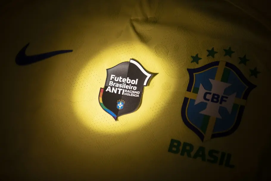 Imagem da notícia: Times usarão patches com mensagem antirracista na Copa do Brasil e no Brasileirão