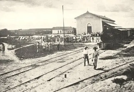 Imagem da notícia: Com 112 anos, Estação Ferroviária do Iguatu sofre desgastes e perde estrutura original; veja imagens