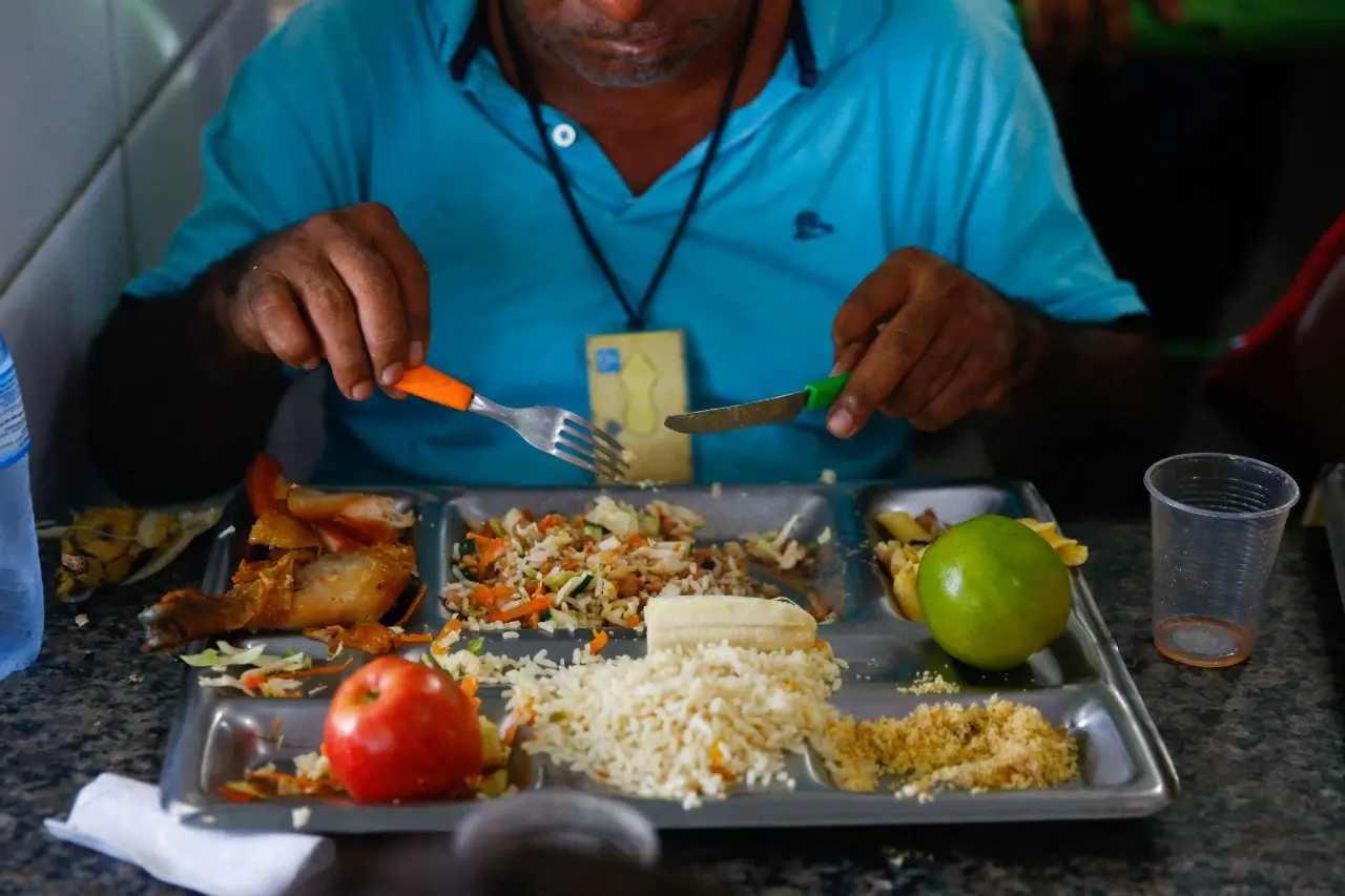 Imagem da notícia: Cearenses recorrem ao miojo e à salsicha para não passarem fome: 'alimentação saudável é um luxo'