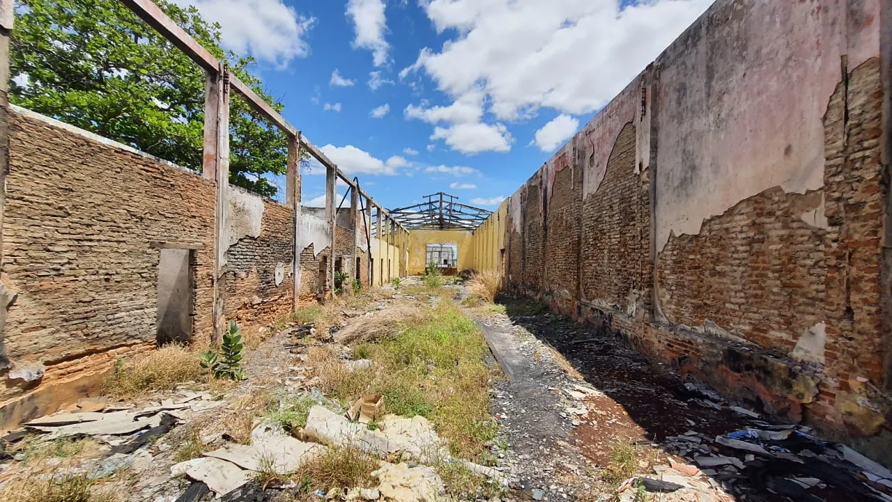 Estrutura foi quase que completamente destruída