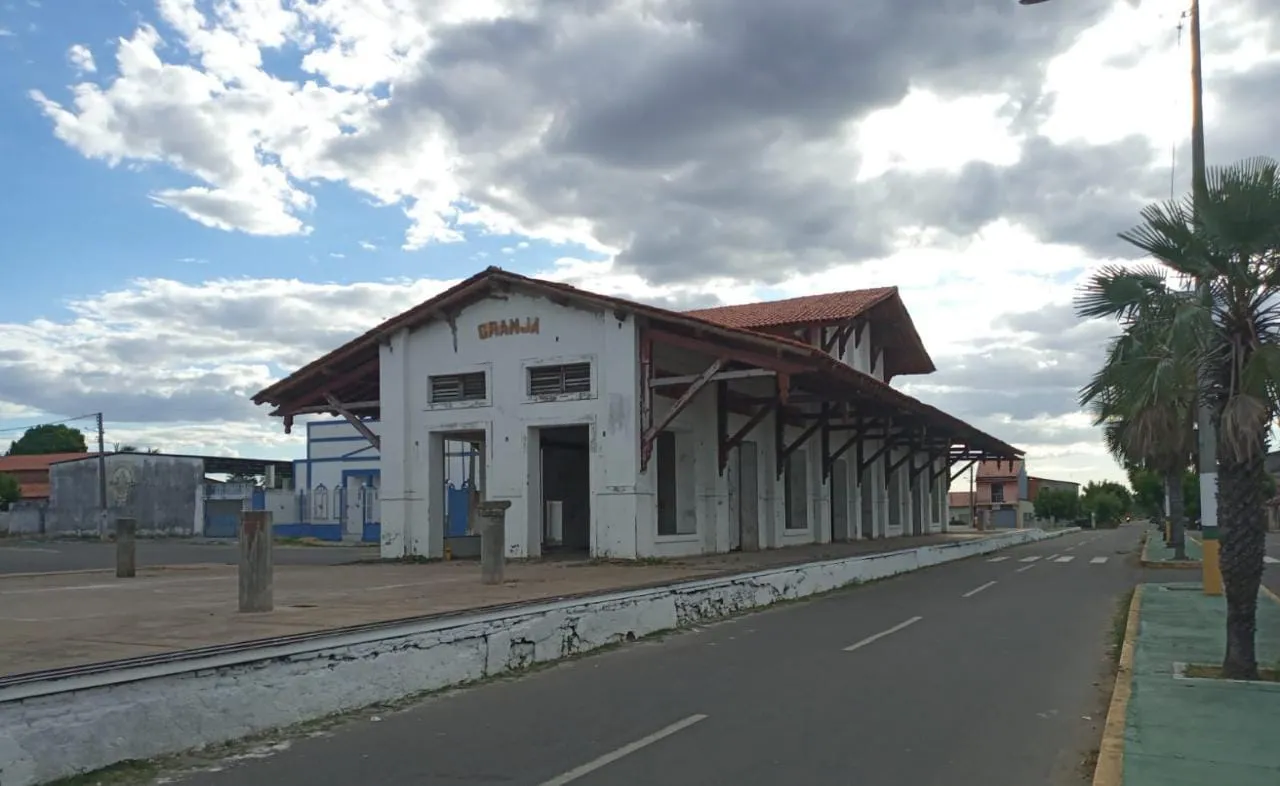 A situação da linha Norte é melhor. Ela tem cerca de 500km e liga Fortaleza a Oiticica, localidade que fica em Crateús, perto da divisa com o Piauí.