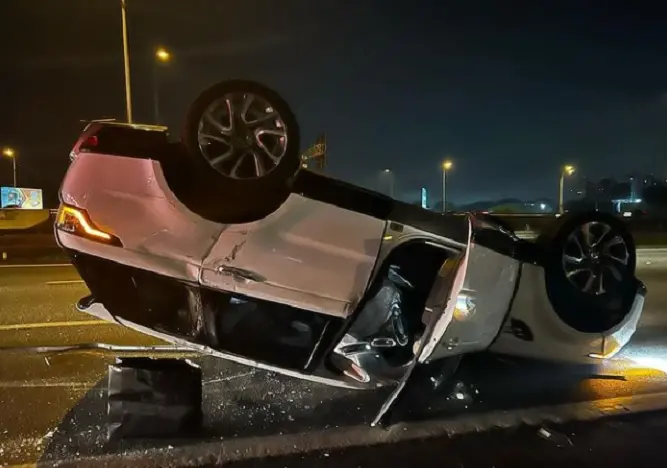 Imagem da notícia: Cantora Paula Fernandes capota carro um dia antes de aniversário; 'estou viva e ontem renasci'