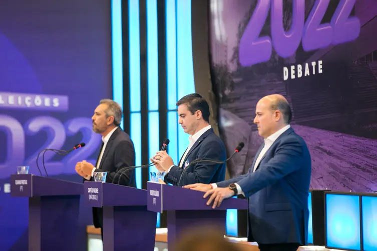Imagem da notícia: Candidatos a governador do Ceará falam de segurança, saúde e alfinetam padrinhos políticos em debate