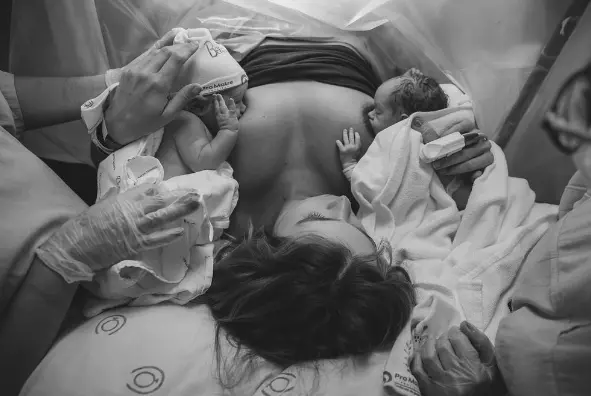 Imagem da notícia: Isabella Scherer posta primeira foto com gêmeos: 'incrível'