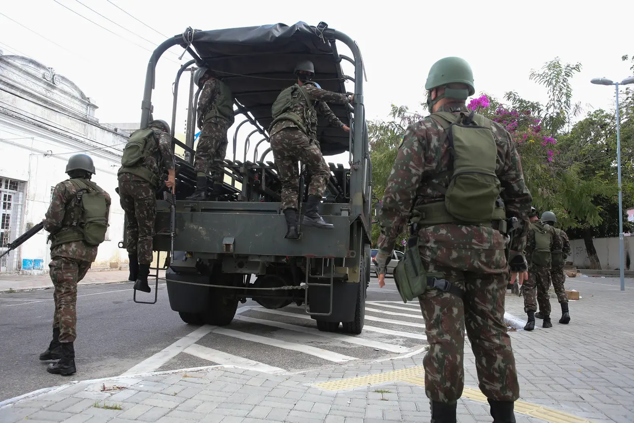 Imagem da notícia: 10 cidades do CE terão apoio das Forças Armadas contra violência e influência do crime nas eleições