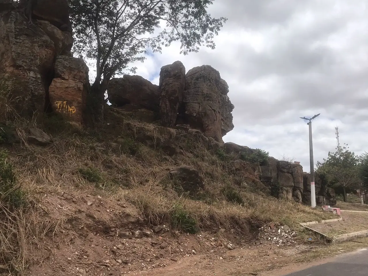 Imagem da notícia: Comunidade se une para defender ponto turístico no Cariri