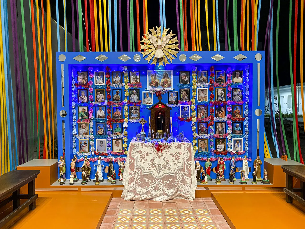 Imagem da notícia: Um altar para os grandes mestres cearenses numa antiga estação de trem do Estado
