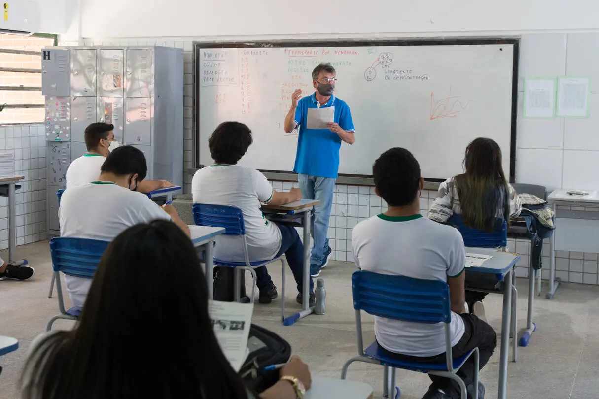 Imagem da notícia: Izolda Cela confirma aplicação de 60% de precatórios do Fundef ao pagamento de professores