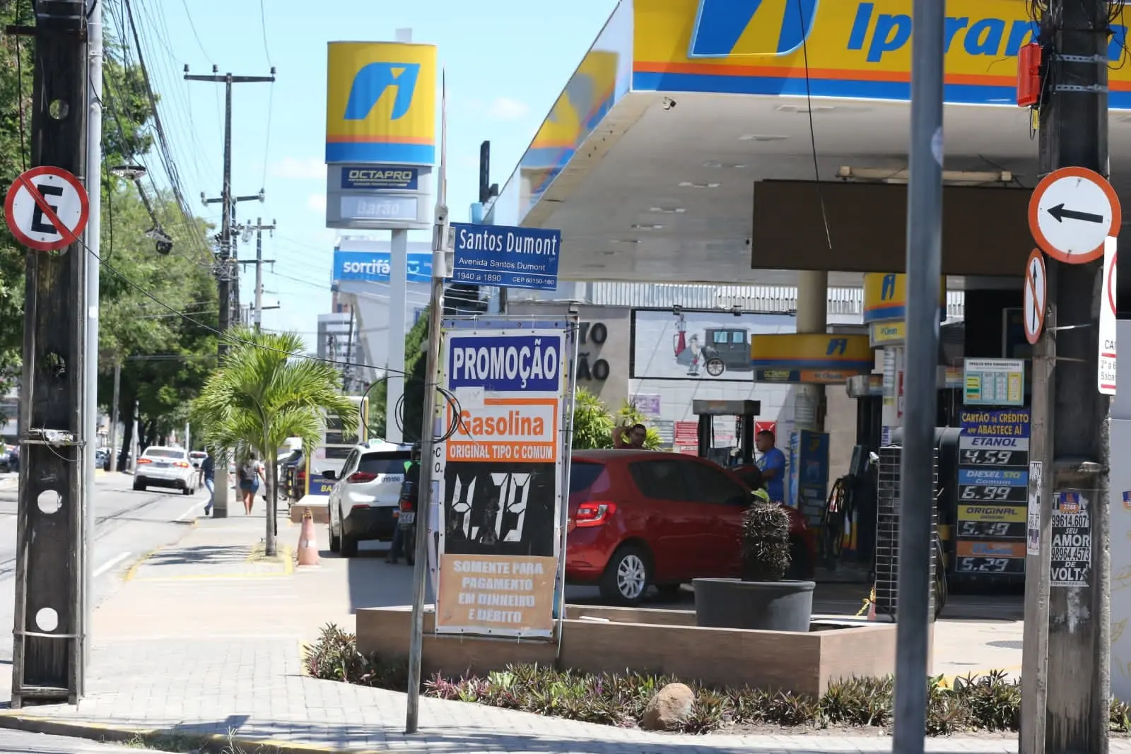 Imagem da notícia: Preço da gasolina deve cair mais R$ 0,20 e chegar a R$ 4,59 em postos de Fortaleza