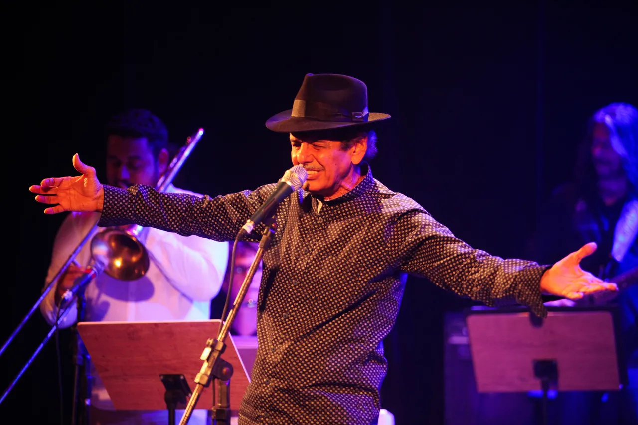 Rodger sofreu ainda com a censura das músicas