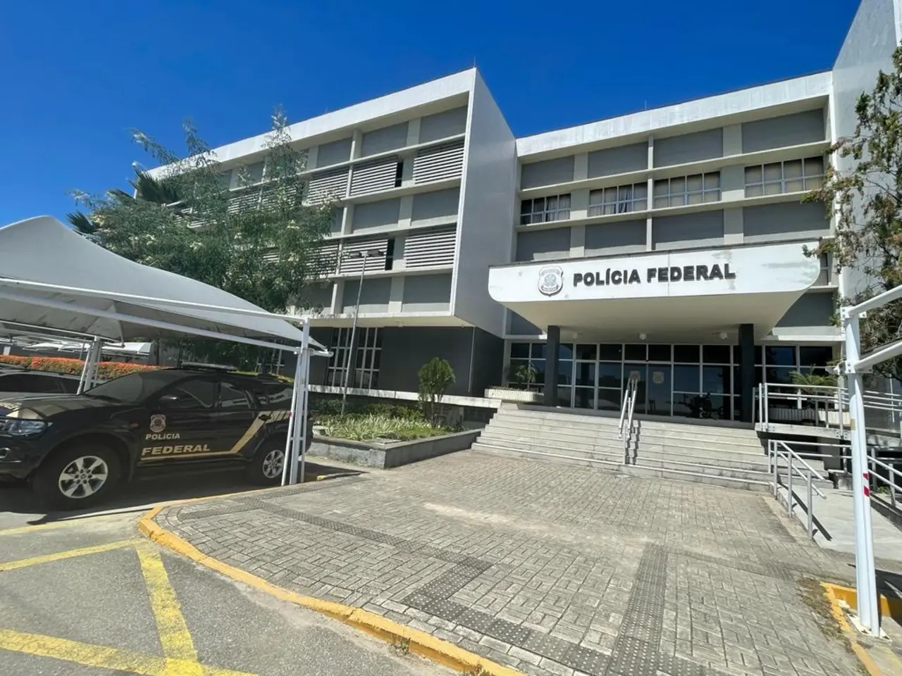 Imagem da notícia: PF prende homem em flagrante por apresentar documento falso ao tentar emitir passaporte no Ceará