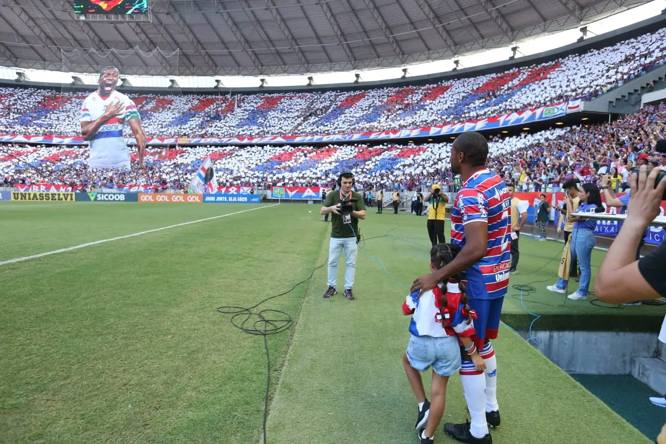 Mosaico da torcida do Fortaleza para Tinga