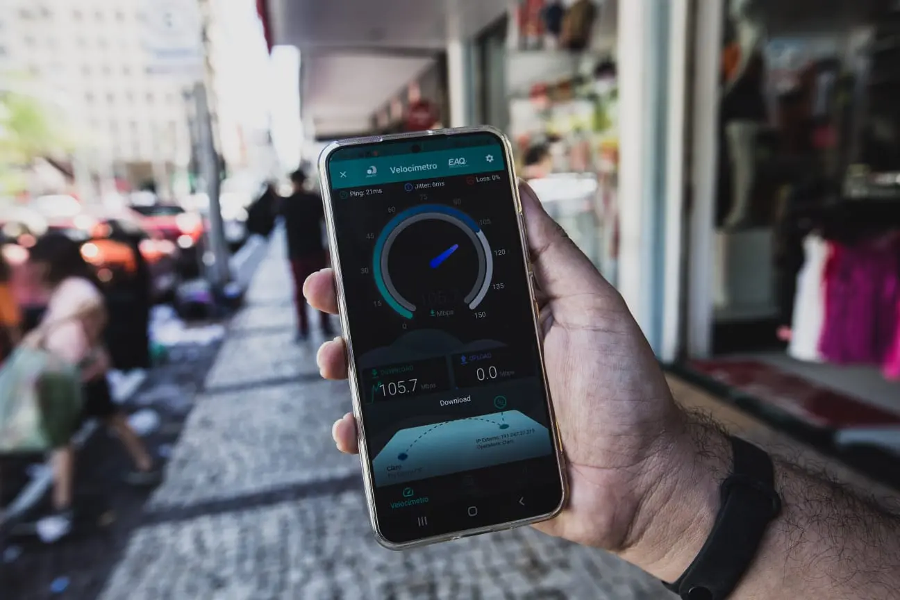 Imagem da notícia: No 1º dia do 5G em Fortaleza, velocidade da internet dispara, mas poucos têm acesso à tecnologia
