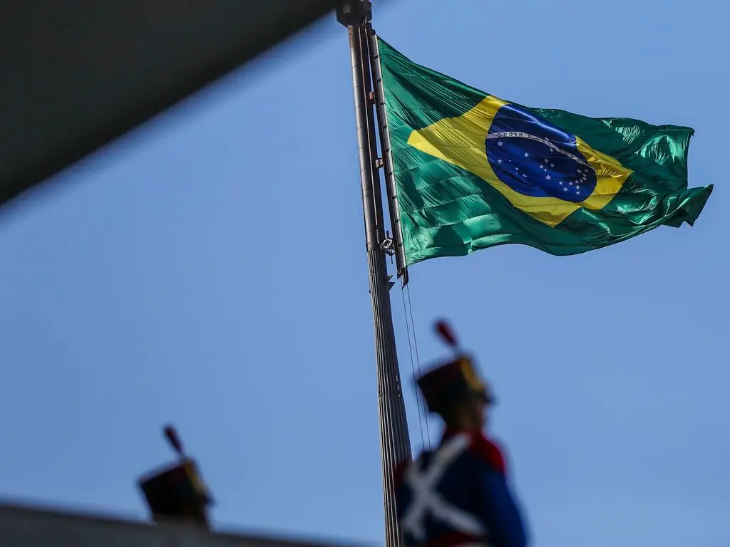 Imagem da notícia: Dia 15 de novembro é feriado ou ponto facultativo? Entenda