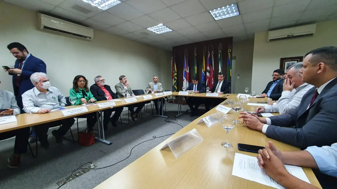 Imagem da notícia: Partidos políticos e Justiça Eleitoral firmam acordo contra fake news nas Eleições 2022 no Ceará