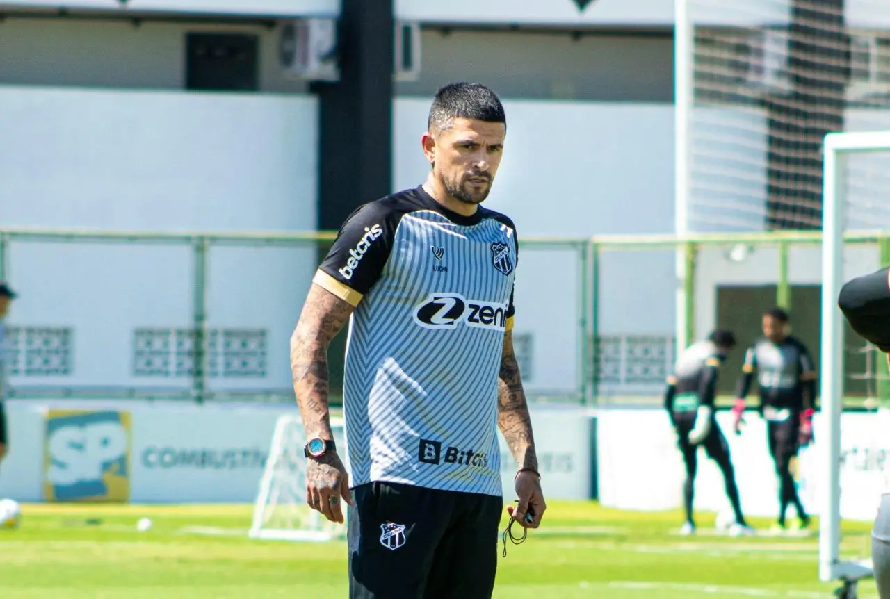 Imagem da notícia Lucho amplia integração no Ceará com treino na Cidade Vozão e muda protocolo da imprensa