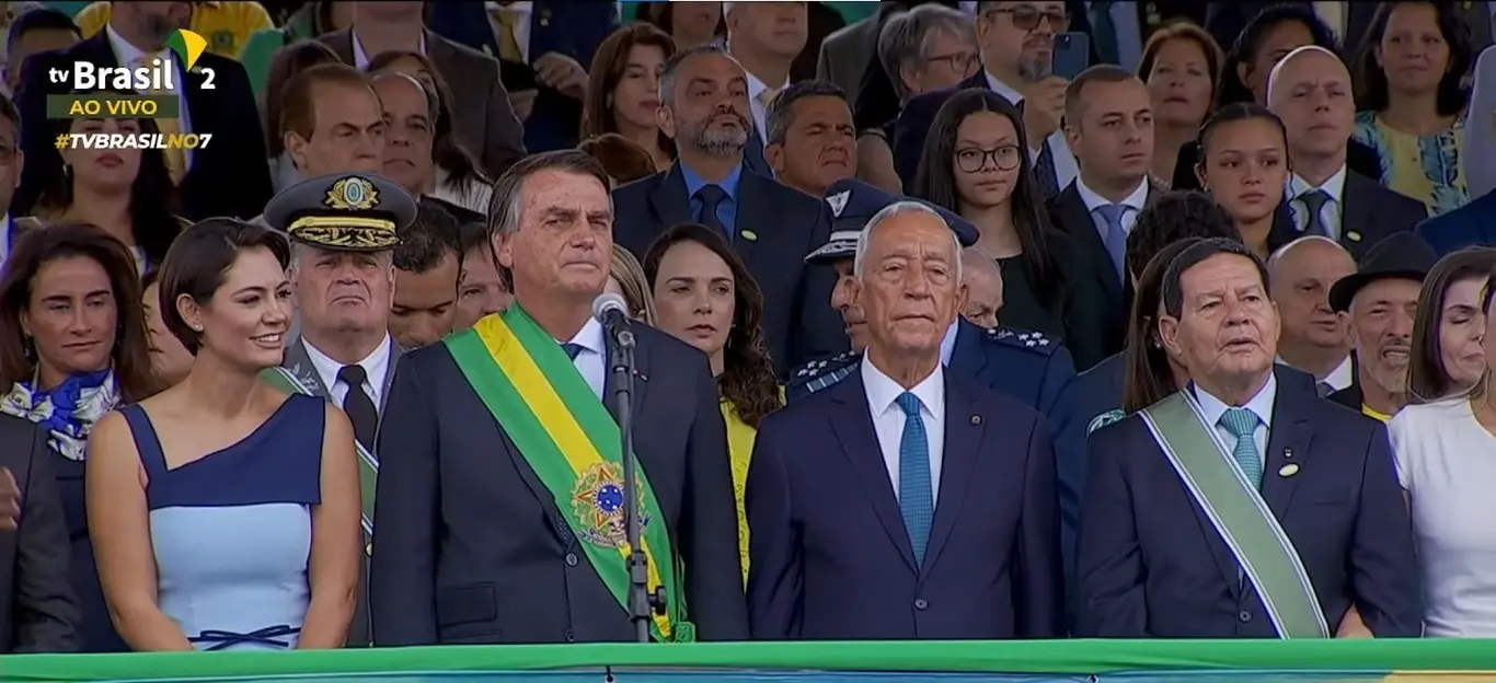 Imagem da notícia: PDT pede ao TSE inelegibilidade de Bolsonaro por abuso de poder político no 7 de setembro