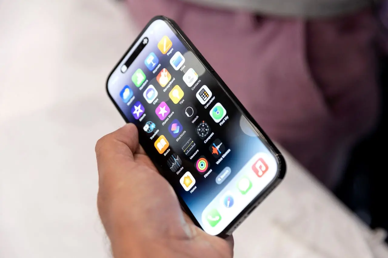 Imagem da notícia: Preço do iPhone 13 cai até R$ 1.100 após divulgação de novo modelo; veja valores
