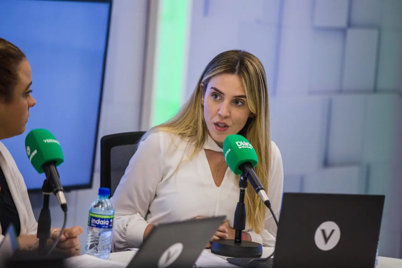 Imagem da notícia: Jade Romero critica ataques do PDT a Izolda e diz que RC 'poderia estar mais preocupado com o Sarto'