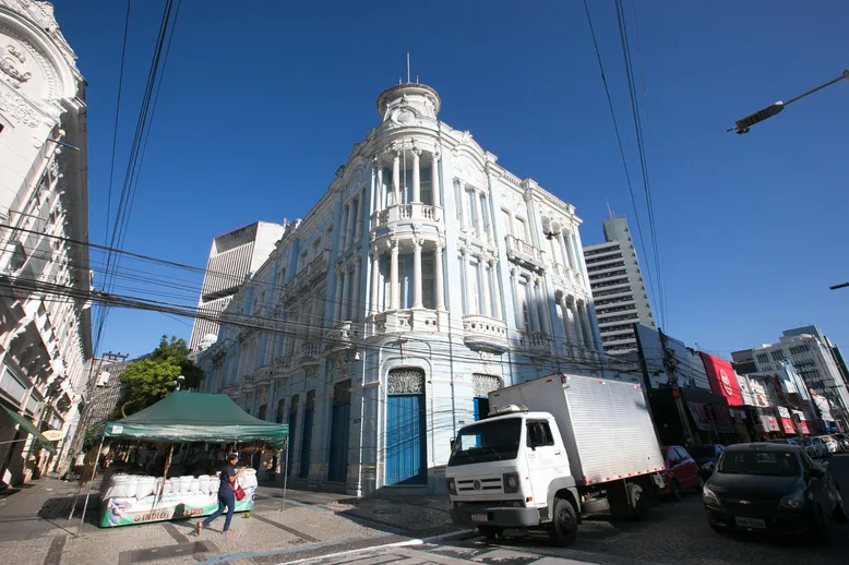 Palacete Ceará, que já foi restaurante e clube, hoje é uma agência bancária.