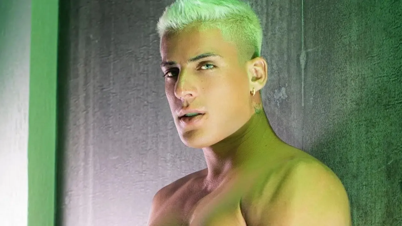 Tiago Ramos também é modelo e influenciador digital.