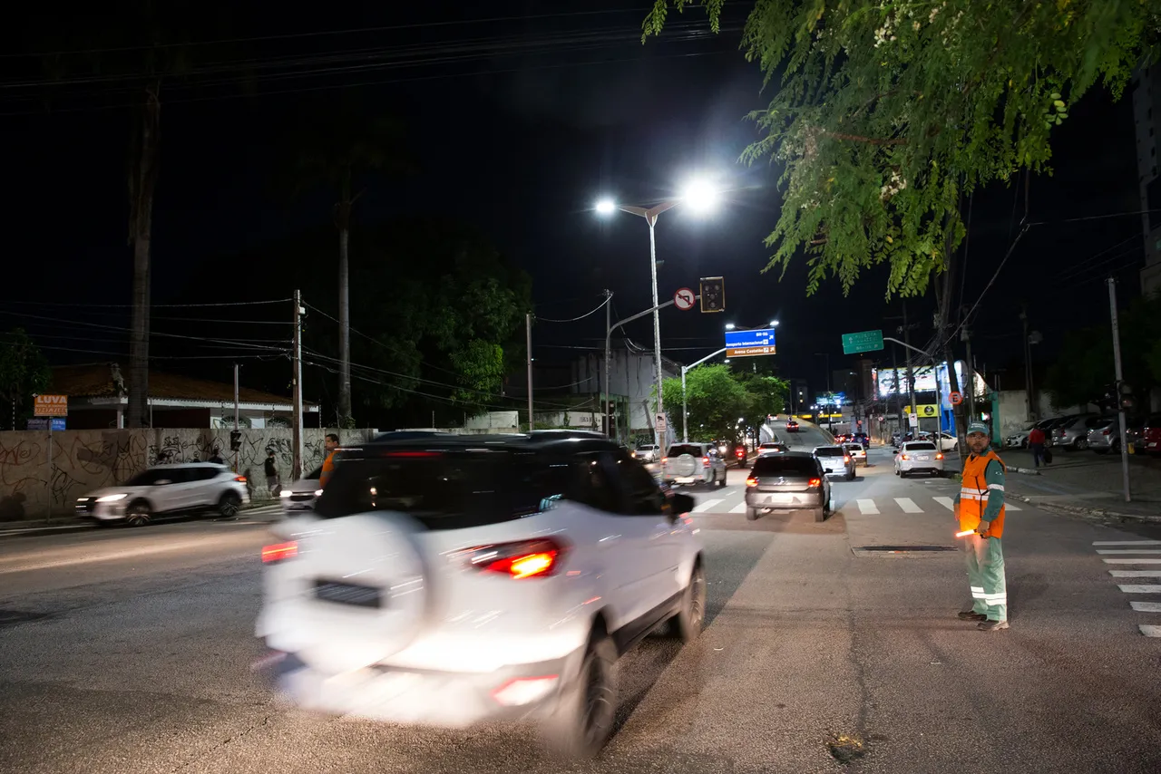 Placas irregulares ainda são motivo para aplicação de multa