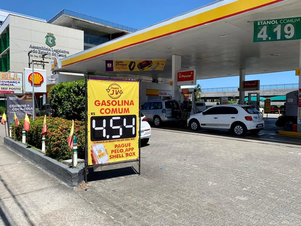 Imagem da notícia: Preço da gasolina chega a R$ 4,54 em Fortaleza; veja onde está mais barato 