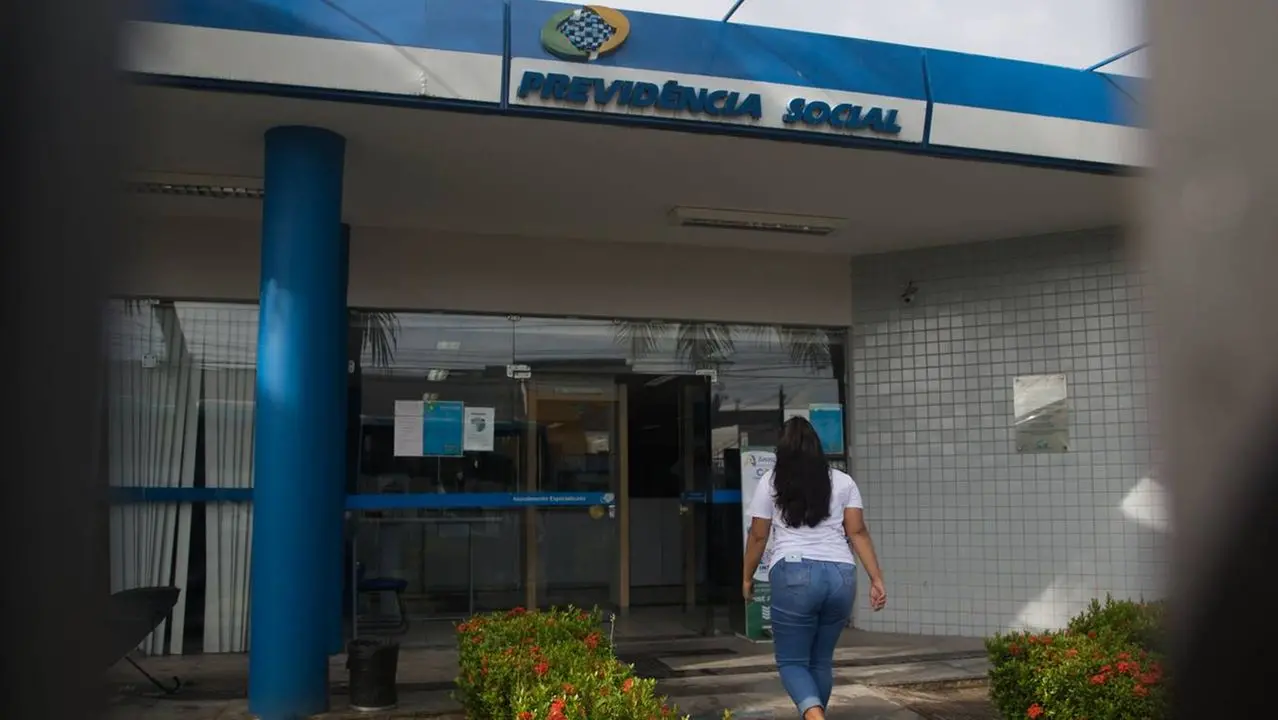Imagem da notícia: Concurso do INSS oferta vagas para o Ceará com salário de R$ 5,9 mil; veja cidades