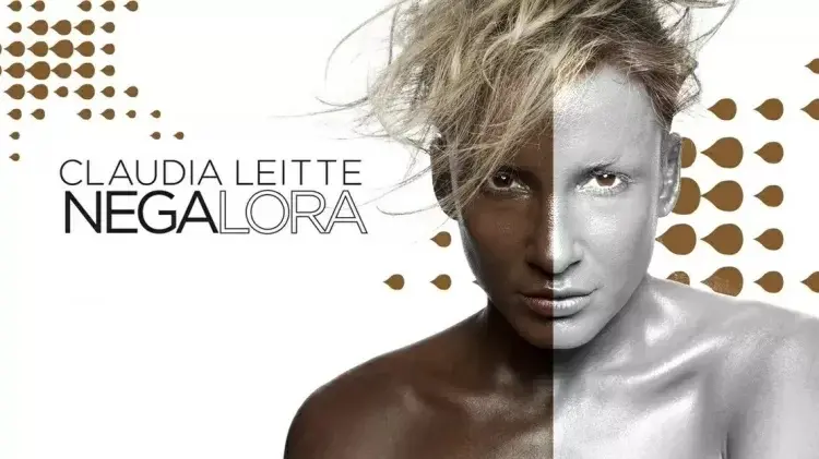 Cantora Claudia Leitte em capa de álbum denominado Negalora