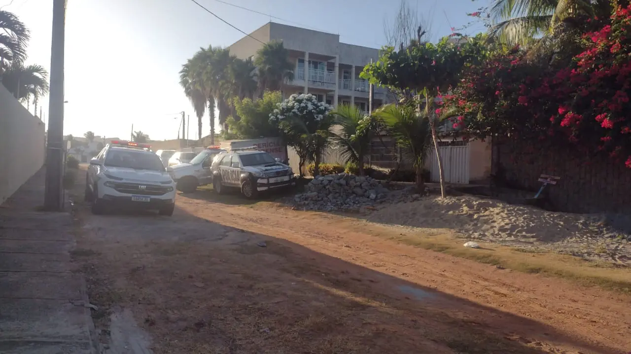 Imagem da notícia: Médica de 27 anos é encontrada morta em flat no Porto das Dunas; Polícia investiga o caso