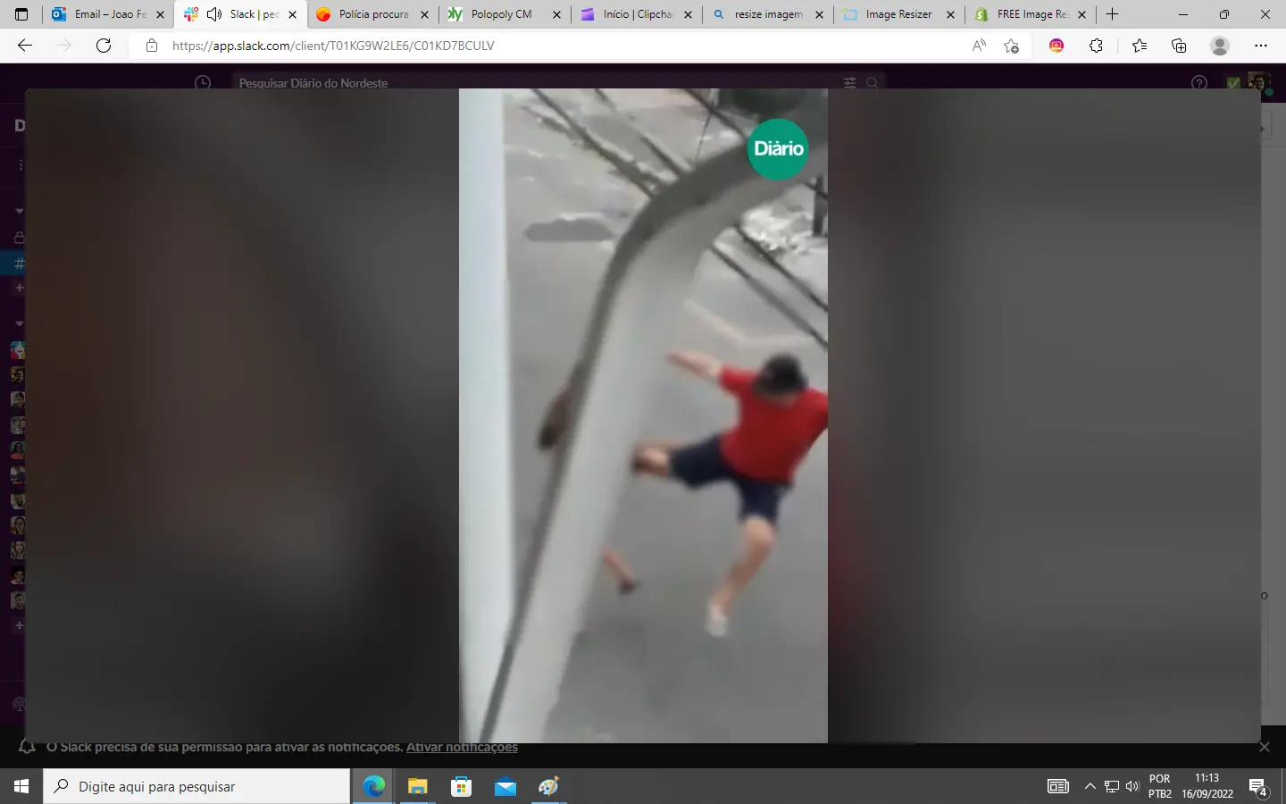 Imagem da notícia: Homem agride mulher com tapas, chutes e golpes de garrafa de vidro em Fortaleza; imagens são fortes