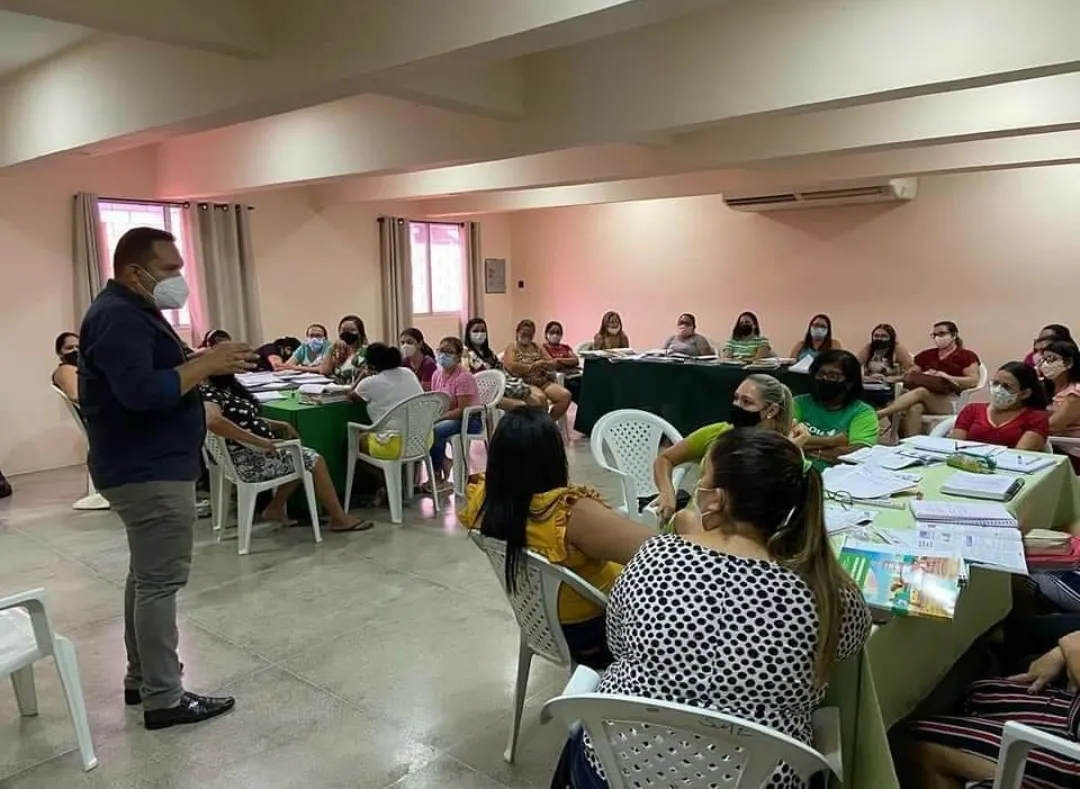 Formação continuada de professores é outro ponto de investimentos em Mucambo, de acordo com a gestão municipal.