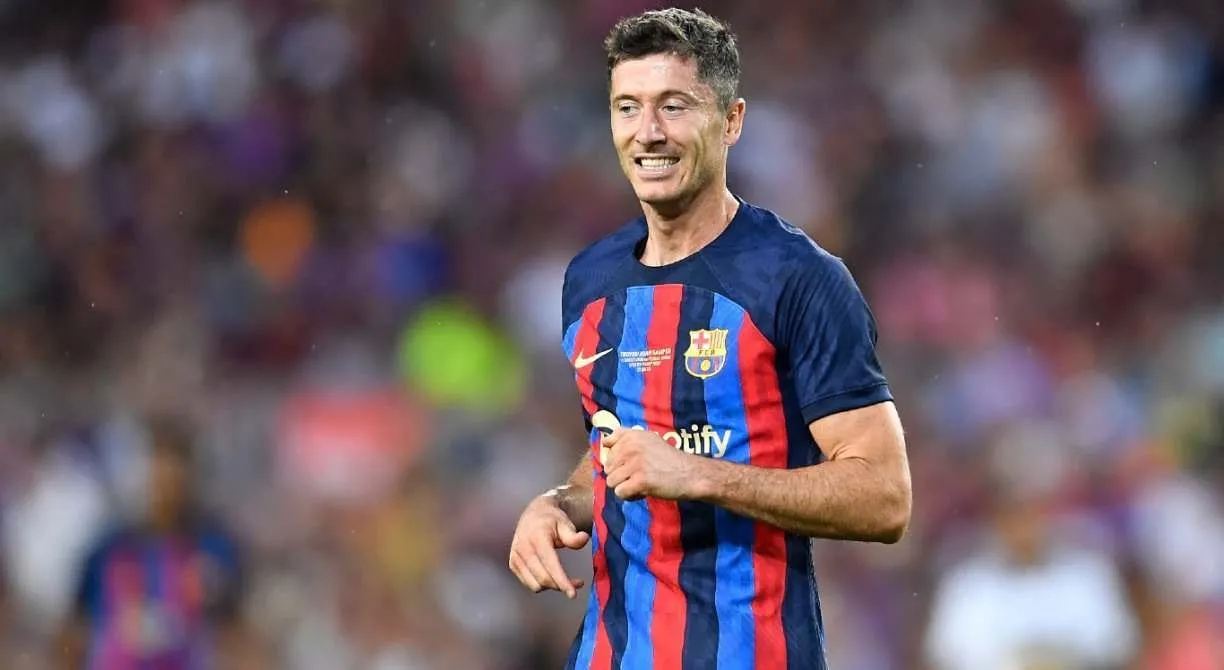 Com duas bolas de ouro, o polonês Lewandowski se tornou o grande astro do Barcelona