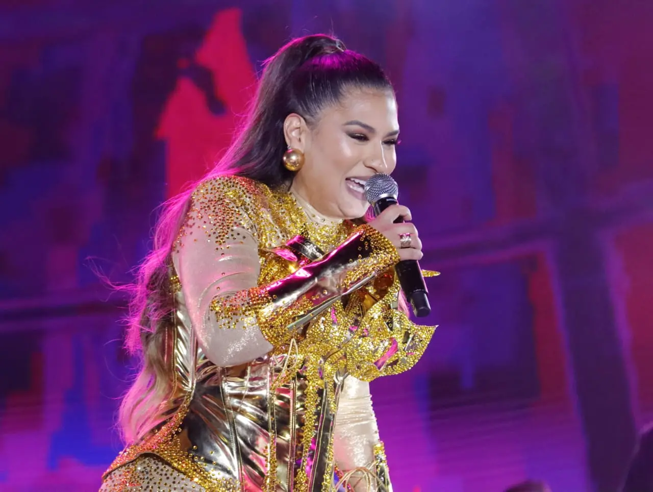Imagem da notícia: Simone Mendes fala sobre lançamento de EP e gravação de DVD em carreira solo; assista 