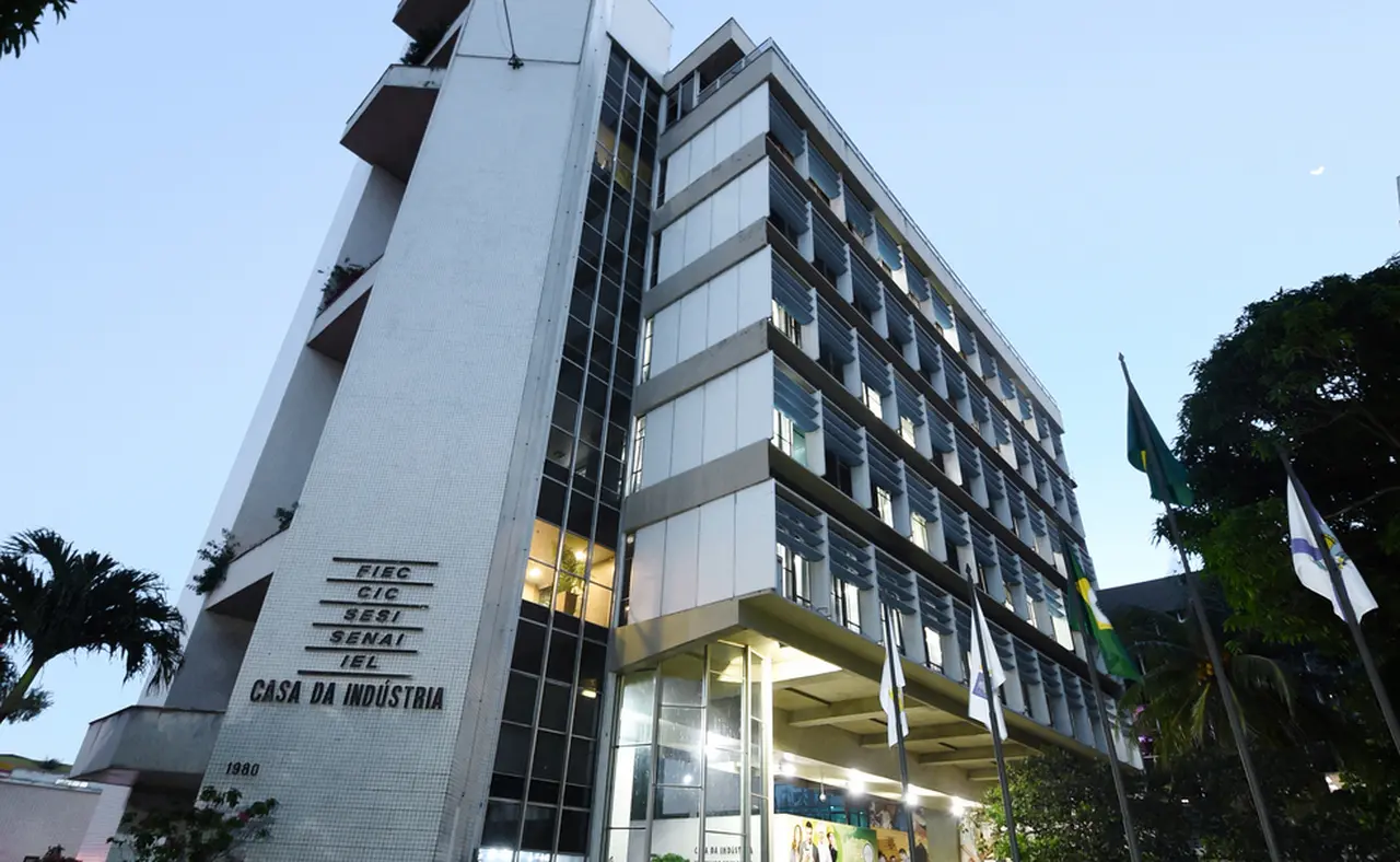 Imagem da notícia: Fiec entrega primeiro selo de ESG à indústria cearense
