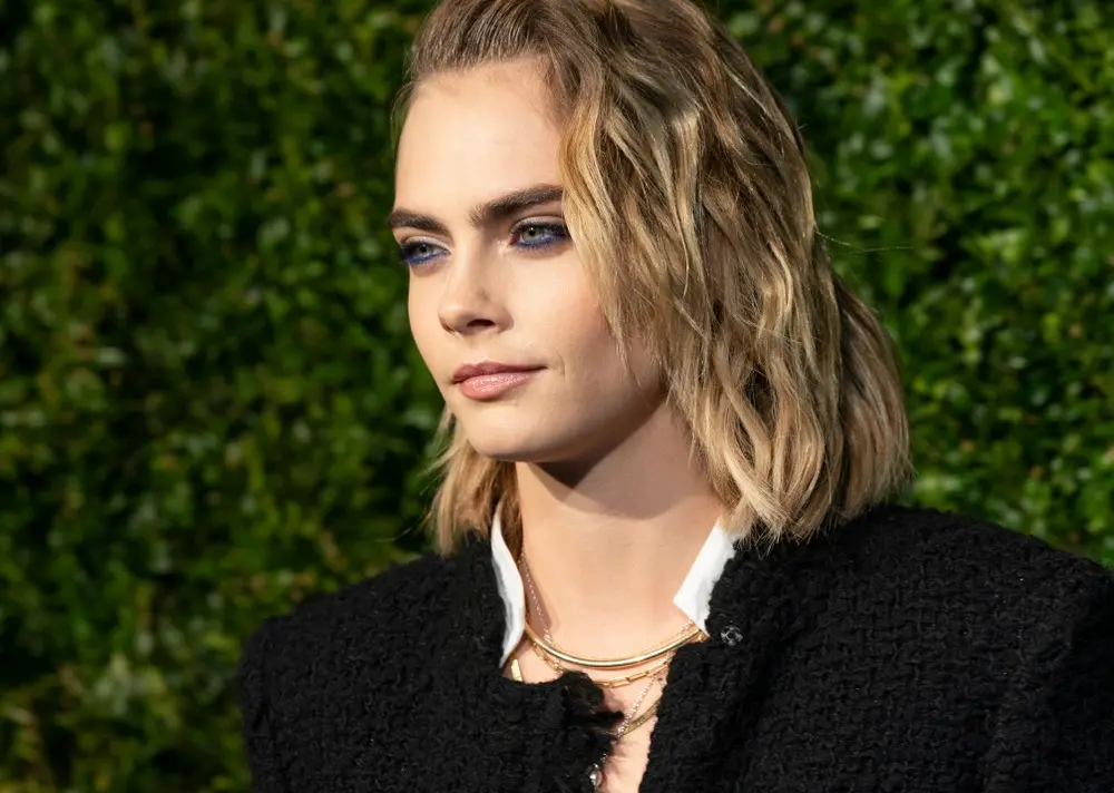 Imagem da notícia: Cara Delevingne se pronuncia pela 1° vez após ser vista desorientada em aeroporto