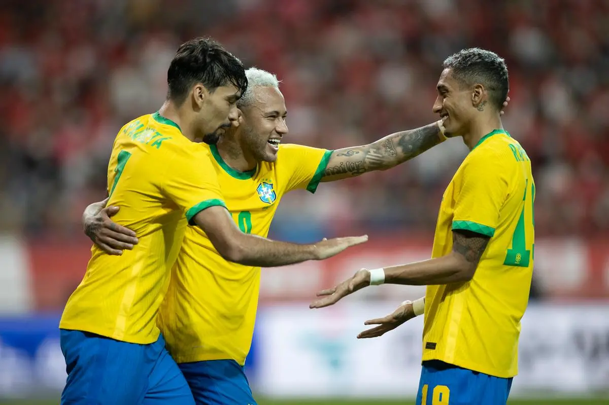 Neymar, Coutinho e Paquetá comemoram gol