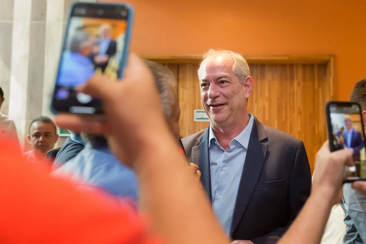 Imagem da notícia: Onde está Ciro Gomes na campanha pela reeleição dos deputados do PDT no Ceará?