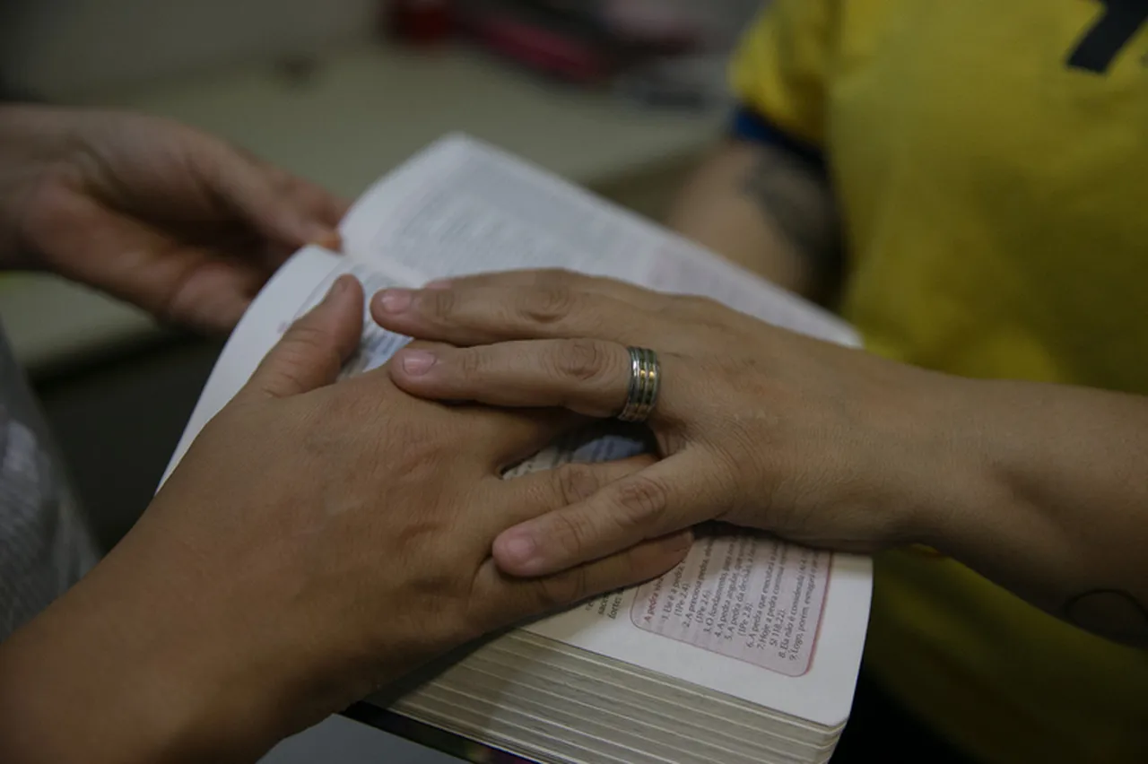 Diana comenta que muitas pessoas chegam à CR “para ver se é uma igreja de verdade” – algumas chegam a perguntar se lá funciona uma boate
