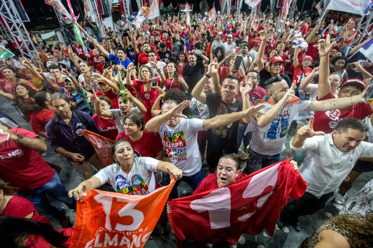 Imagem da notícia: Militantes do PT comemoram vitória de Camilo e Elmano; veja imagens