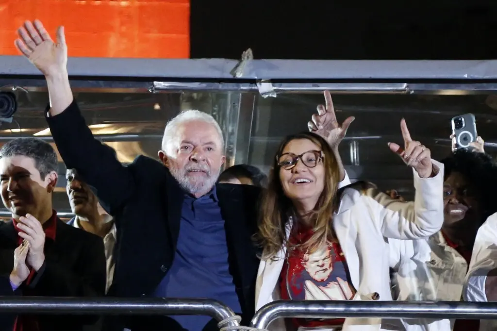 Imagem da notícia: Lula cita aproximação de eleitores e novas alianças para vencer no segundo turno