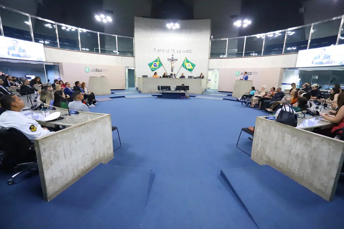 Imagem da notícia: 12 deputados estaduais do Ceará não foram reeleitos; veja quem são