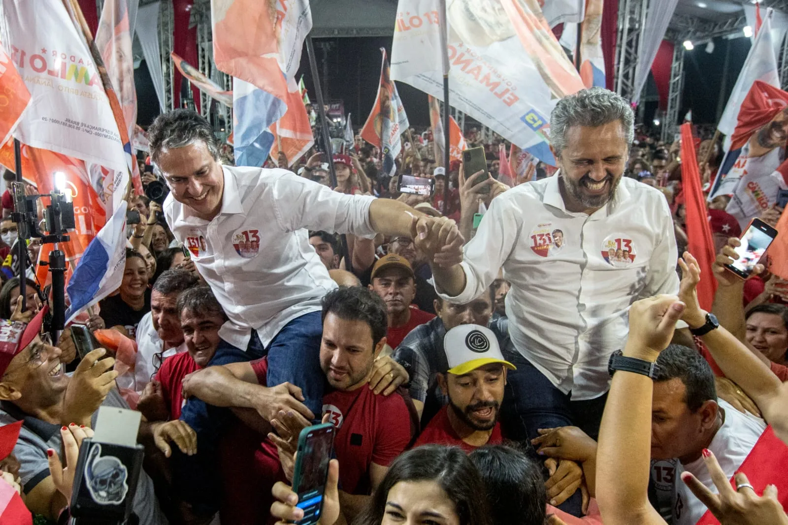 Elmano de Freitas e Camilo Santana na comemoração da vitória, em Fortaleza