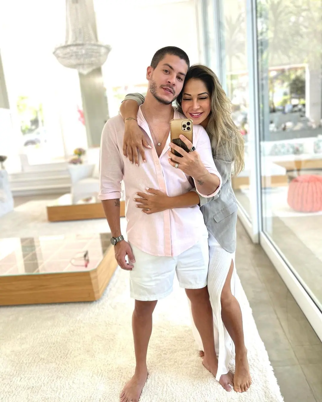 Imagem da notícia: Arthur Aguiar sofreu com separação de Maíra e está com medo por carreira, diz jornal