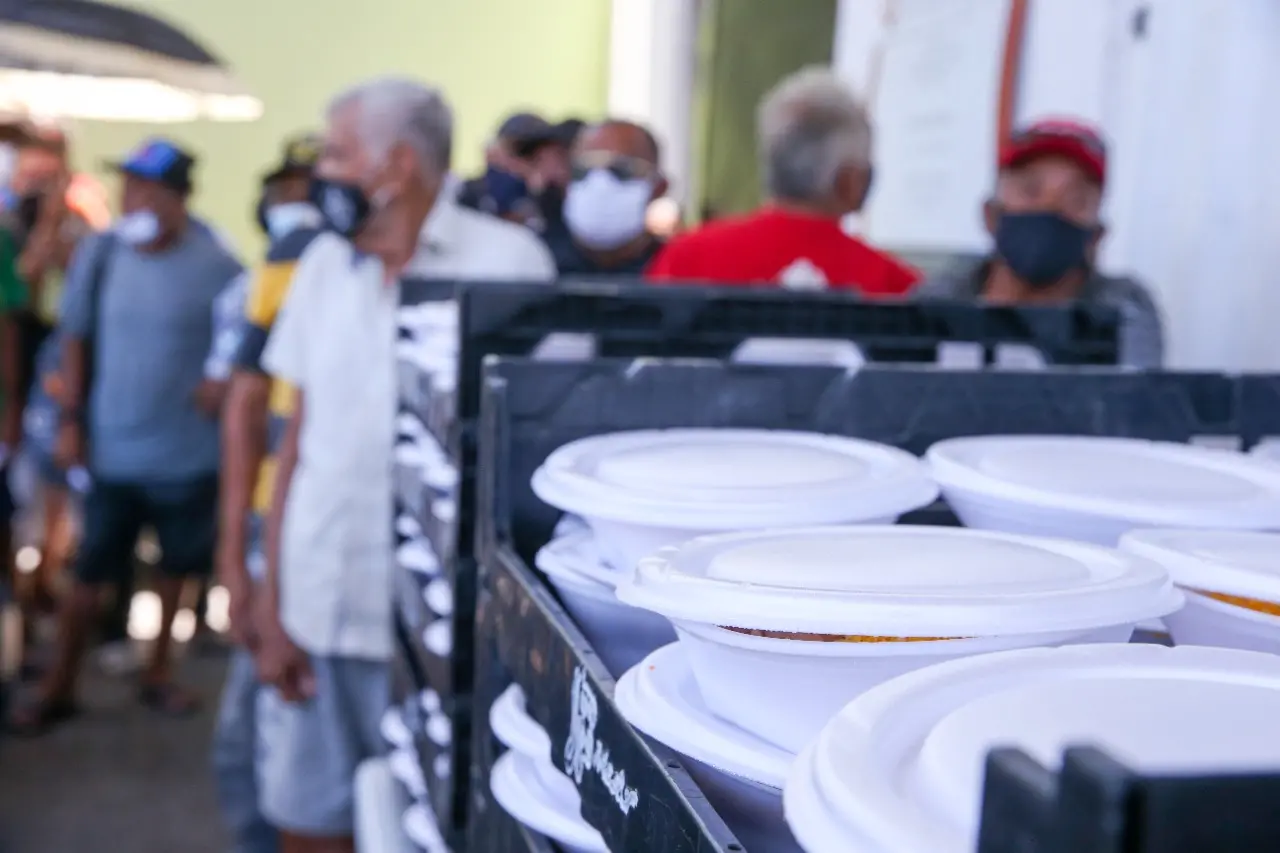 Imagem da notícia: De dor à morte, quais os efeitos da fome à saúde dos 2 milhões de cearenses em insegurança alimentar