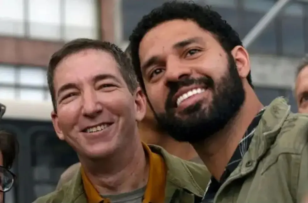 Imagem da notícia: David Miranda viveu momentos 'assustadores', mas já consegue ficar acordado na UTI, diz Glenn